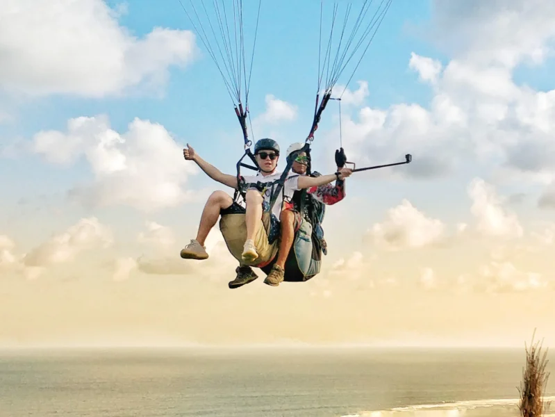 paragliding in Bali season